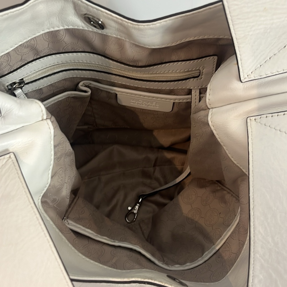 Michael Kors Optic White Devon Bag - Picture 9 of 16